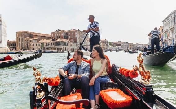 Venezia: giro in gondola sul Canal Grande con commento informativo tramite app