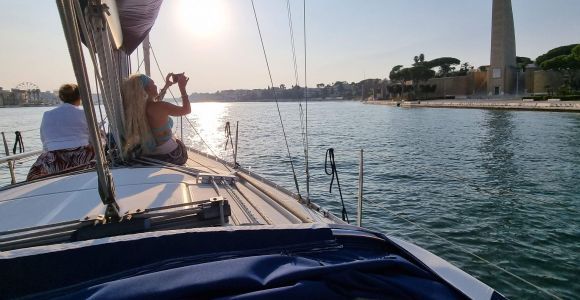 Brindisi : île de Sant'Andrew, apéritif sur un voilier au coucher du soleil