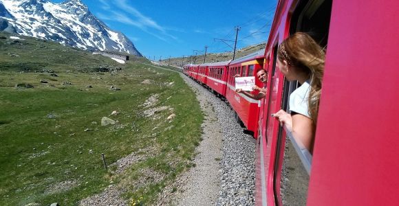 Da Milano: Treno del Bernina, Alpi svizzere e escursione di un giorno a St. Moritz