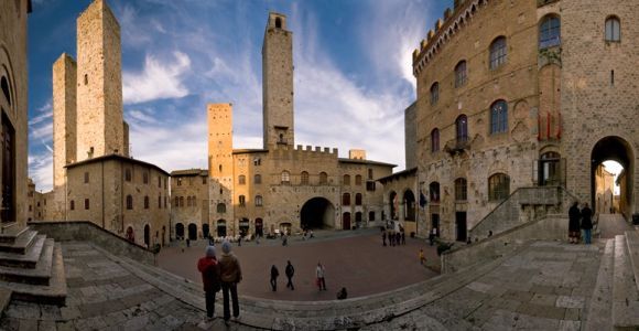 Ab Siena: Tagesausflug nach San Gimignano und Volterra