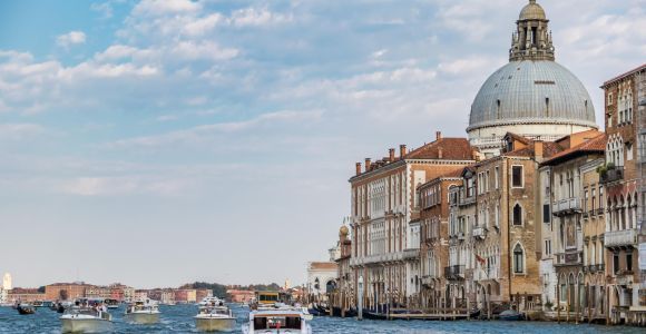 Venise : transfert en groupe vers/depuis l'aéroport en bateau-taxi et en monospace