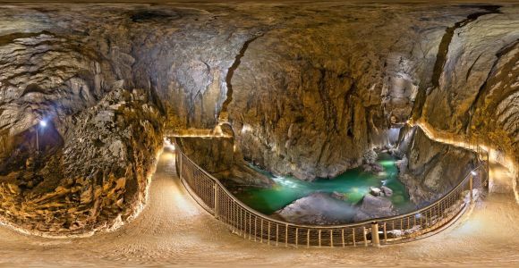 Yeguada Lipica y Cuevas de Škocjan desde Koper