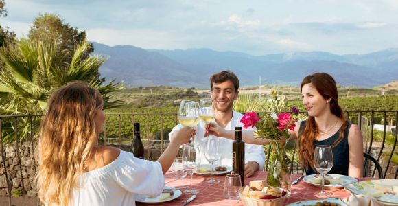Monte Etna: Degustación gastronómica y vinícola en grupo reducido