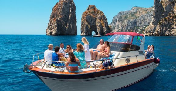 Capri: Tour en barco en grupo reducido de un día completo