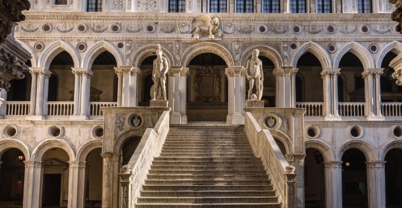 Venedig: Dogenpalast ohne Anstehen mit Guide