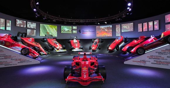 Desde Bolonia: Viaje al Museo Ferrari con tickets de entrada y almuerzo