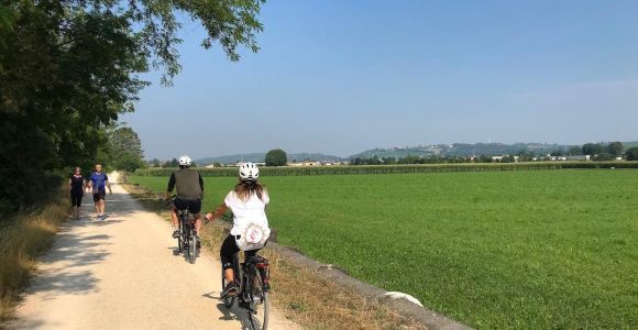 E-bike adventure among villages and medieval castles