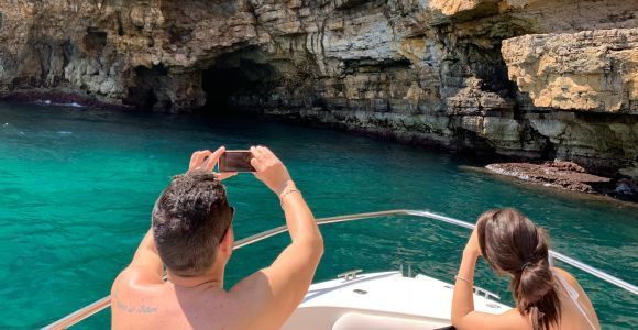 Polignano a Mare: tour en barco por las cuevas con aperitivo