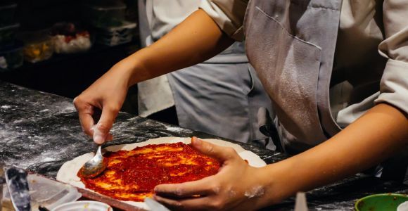 Nápoles: Clase premium de elaboración de pizza en una pizzería