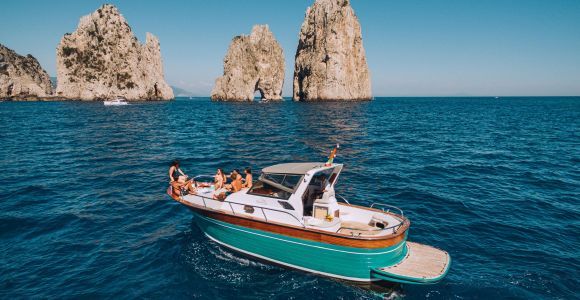 Desde Nápoles: Excursión de un día en barco a Capri con bebidas