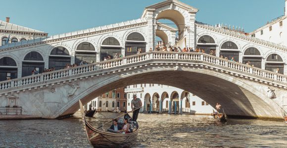 Venecia: paseo privado en góndola por el puente de Rialto