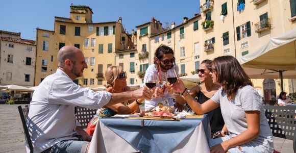 Tour gastronomico dei sapori di Lucca con guida locale