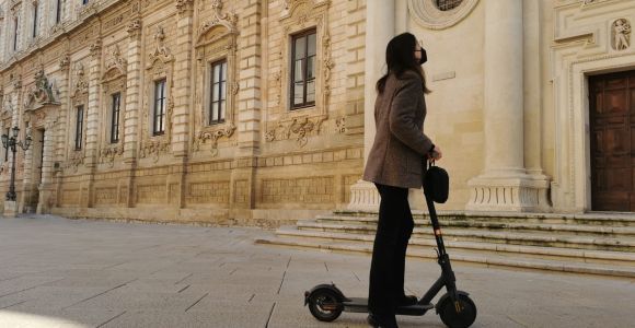 Lecce: Visita guiada de la ciudad en scooter eléctrico con el Museo Judío