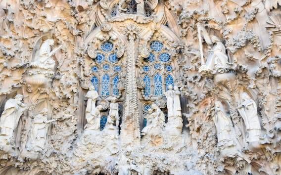 Barcelona: Fast-Track Sagrada Familia and Towers Guided Tour