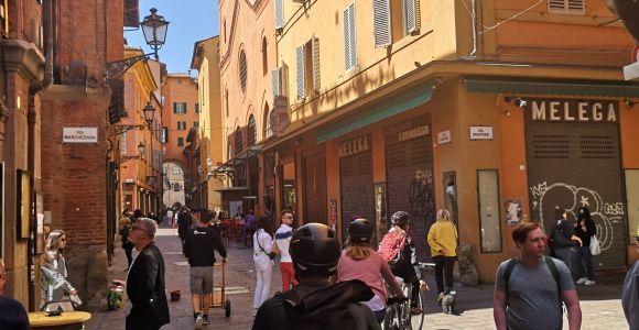 Bologna: Private Walking Tour with a Guide
