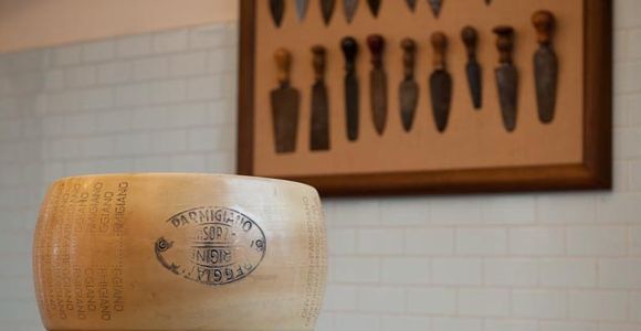 Parma: Parmigiano Reggiano Museumsticket mit Verkostungsoption