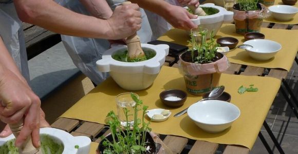 Manarola: Authentic Pesto Making Class in Cinque Terre