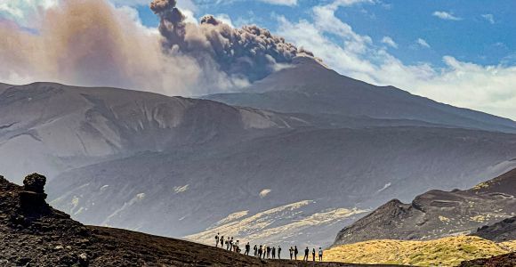 Etna: trekking tra i crateri dell'eruzione del 2002