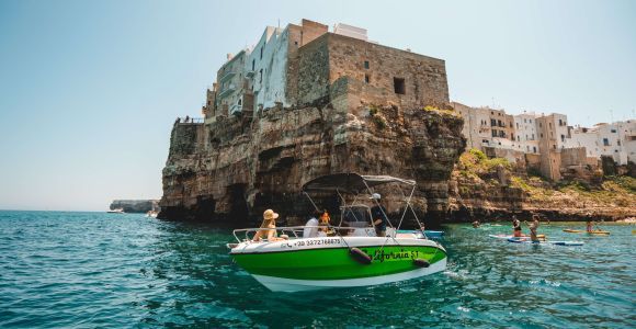 Polignano a Mare : Excursion privée en bateau rapide dans une grotte avec apéritif