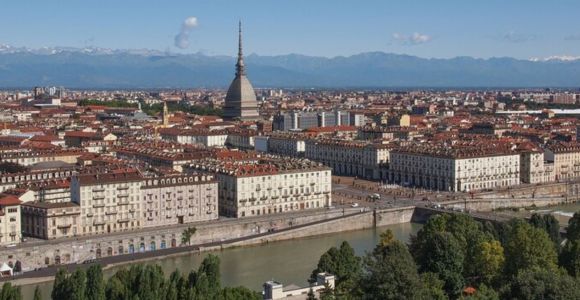Turin: Private custom tour with a local guide