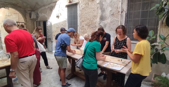 Typowa lekcja gotowania w Apulii: kolacja i wino wliczone w cenę.
