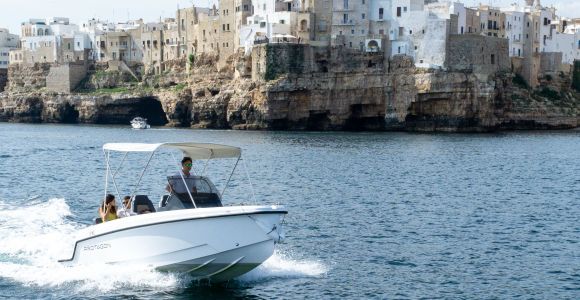 Polignano a Mare: Caves and Grottos Tour by Boat with Spritz