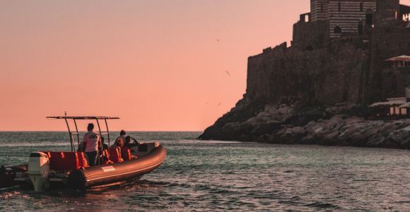 Cinque Terre: Bootstour zur Goldenen Stunde mit Aperitifs und Getränken
