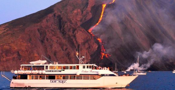 From Milazzo: Panarea and Stromboli Boat Trip by Night