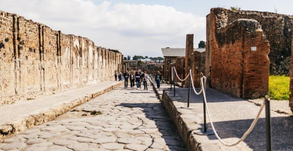 Neapel: Pompeji und der Vesuv mit Mittagessen und Weinverkostung