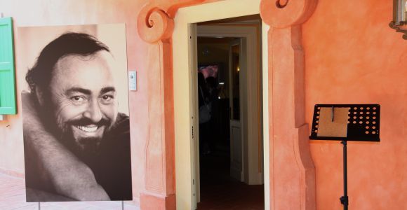 Modena: Discover Ferrari Museum & Pavarotti land