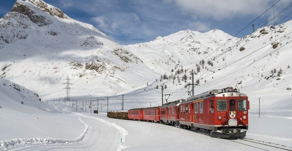 Von Mailand aus: Comer See-Kreuzfahrt, St. Moritz & Bernina Red Train