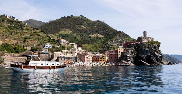 Depuis La Spezia : Tour en bateau des Cinque Terre avec déjeuner et vin