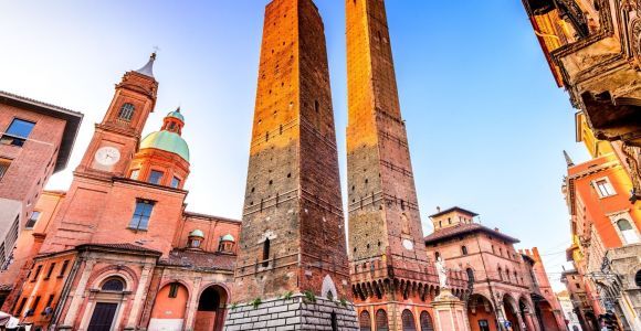 Bologna: First Discovery Walk and Reading Walking Tour