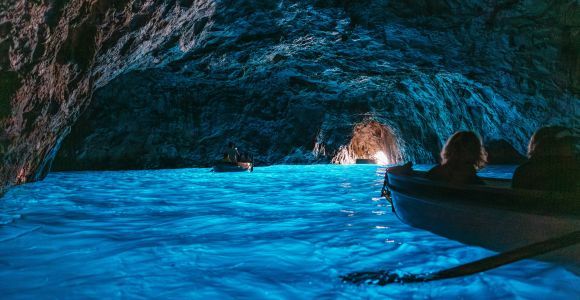 Ab Sorrent: Capri-Bootsfahrt mit Besuch der Blauen Grotte